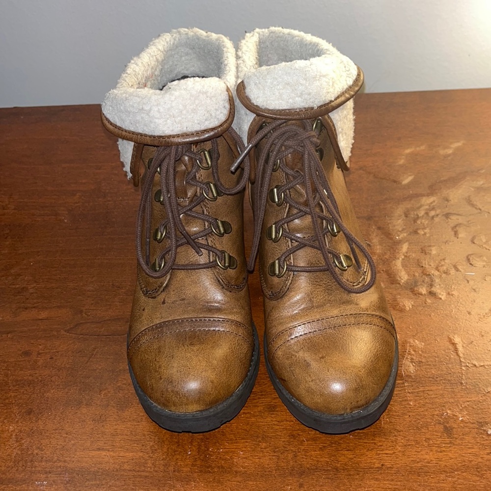 Brown boots, size 8